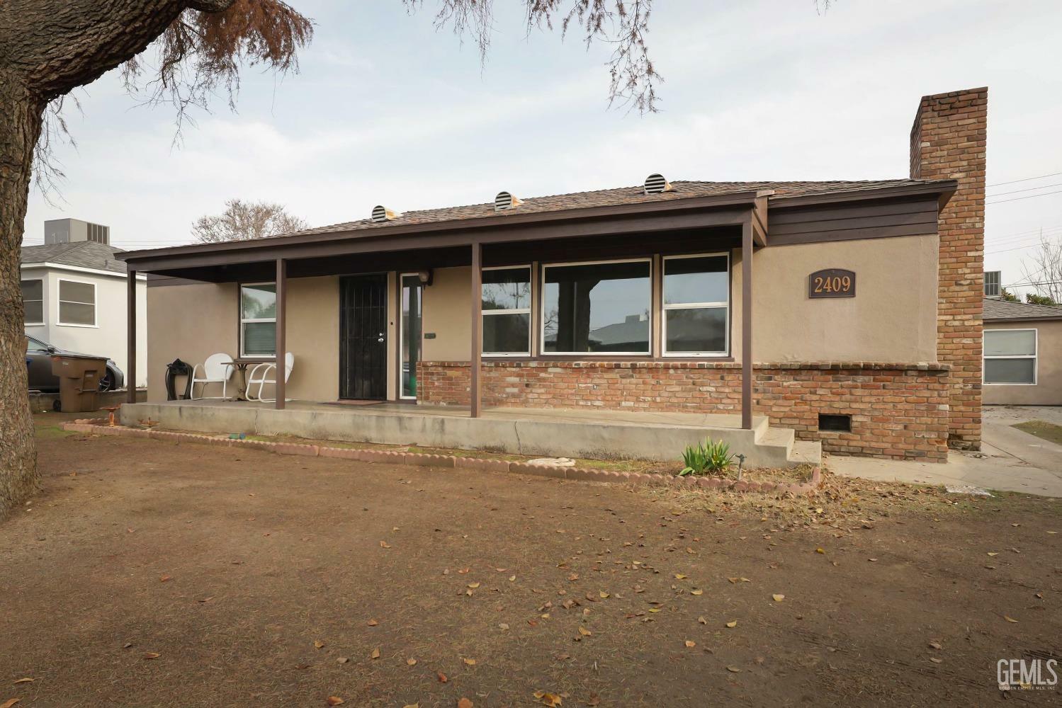 Property Photo:  2409 Lomita Verde Drive  CA 93305 