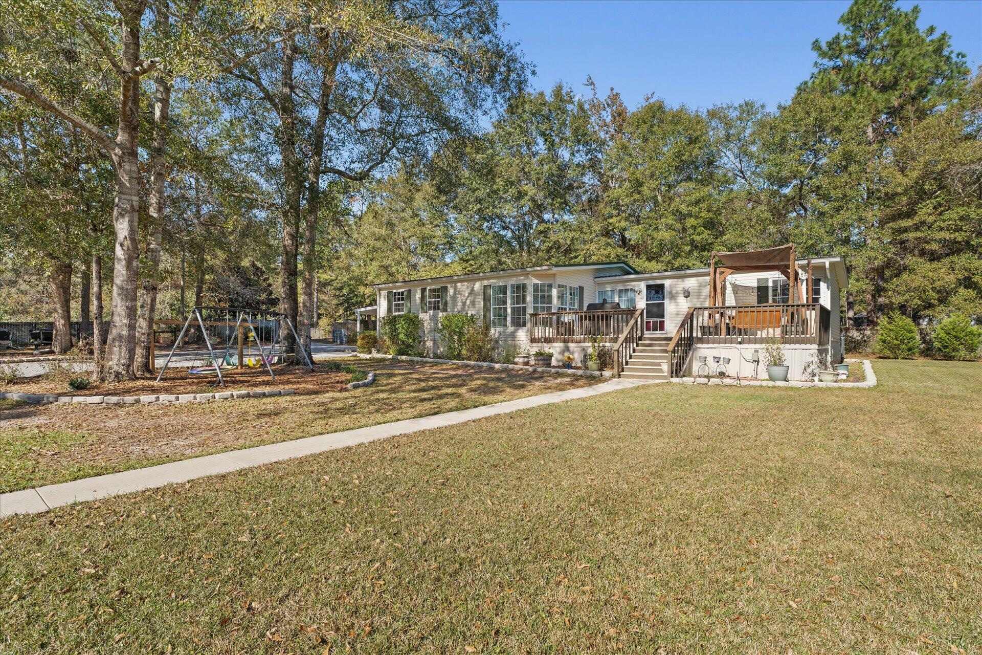 Property Photo:  6604 Possum Ridge Road  FL 32539 