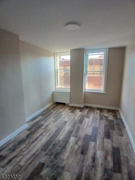 Property Photo:  704 N Broad St 3D  NJ 07208 