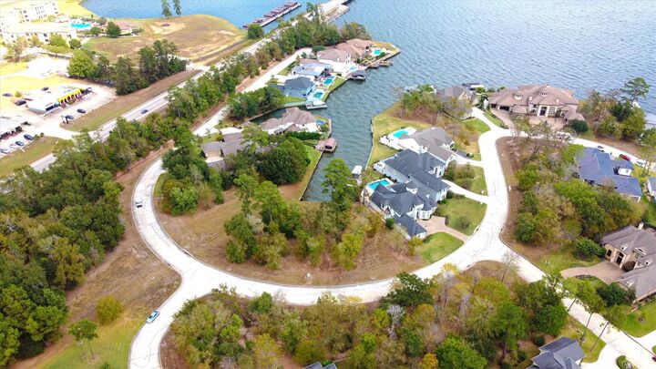 Property Photo:  174 Bentwater Bay Drive  TX 77356 