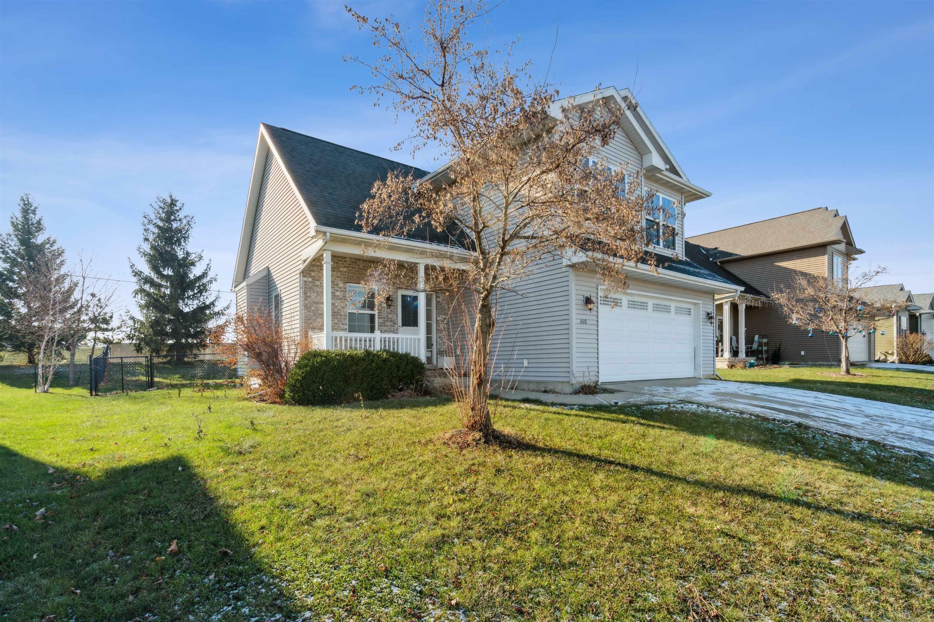 Property Photo:  460 Locust Drive  IA 52317 