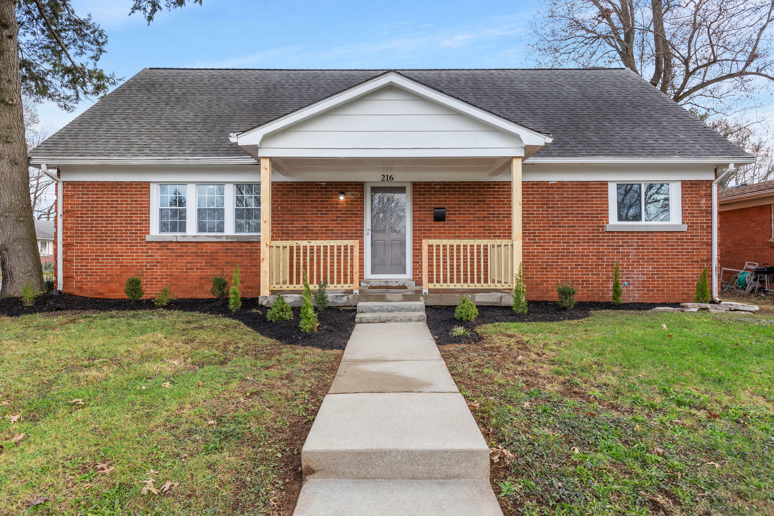 Property Photo: 216 Savoy Road KY 40504