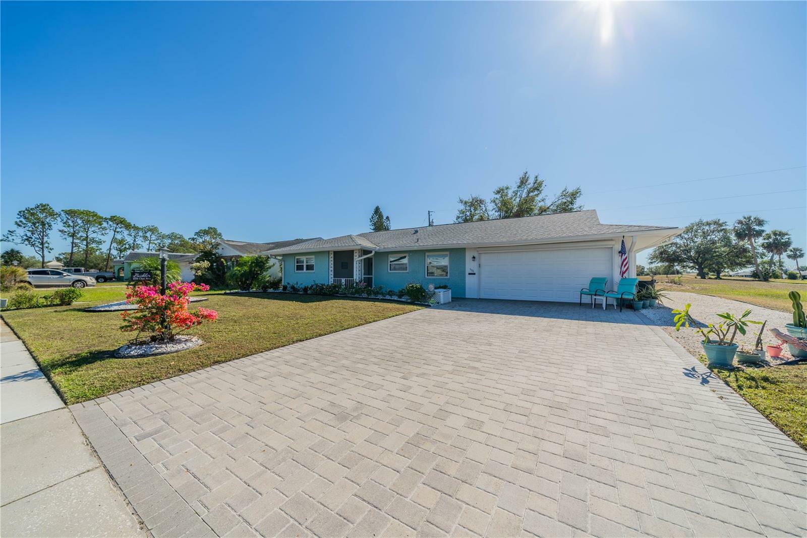 Property Photo: 606 Ojai Avenue FL 33573