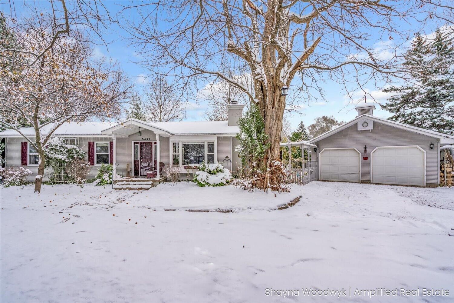 Property Photo:  5432 Eastern Avenue SE  MI 49508 