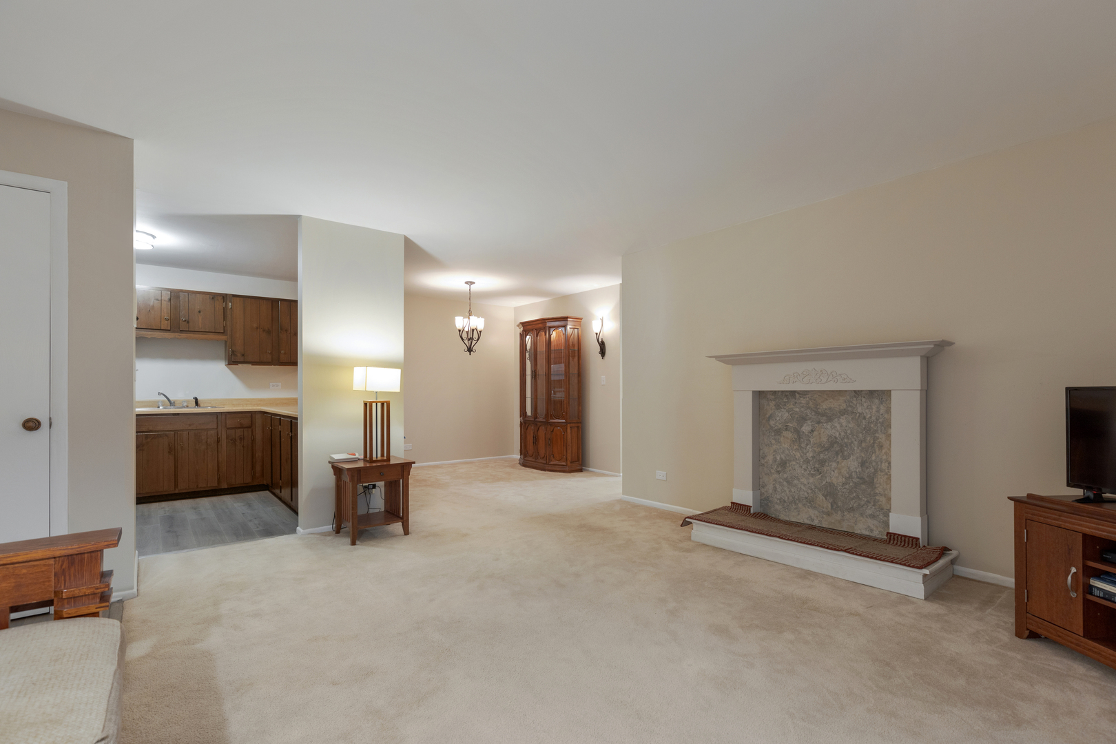 Property Photo:  975 Golf Course Road 8  IL 60014 