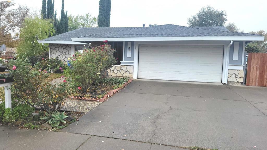 Property Photo:  1 Inca Ct  CA 95833 