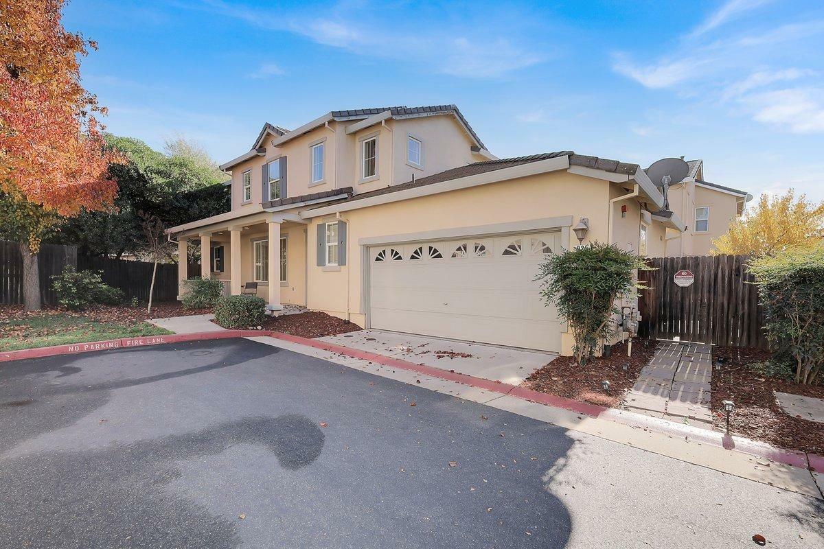 Property Photo:  925 Courtyards Loop  CA 95648 