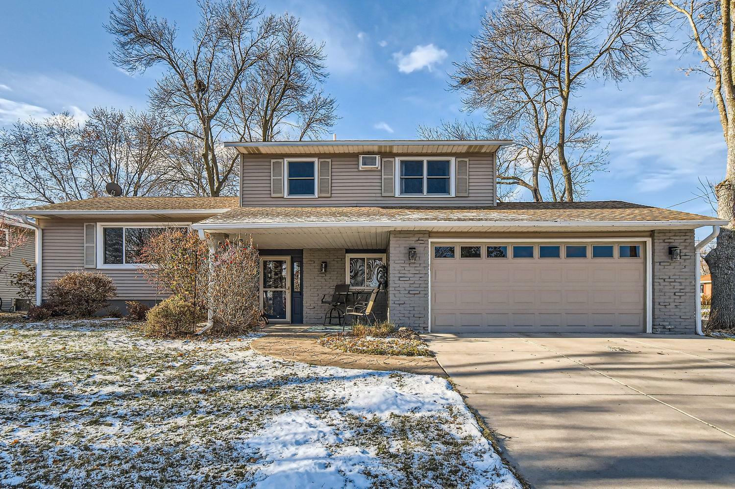 Property Photo:  2100 Westview Drive  MN 55033 