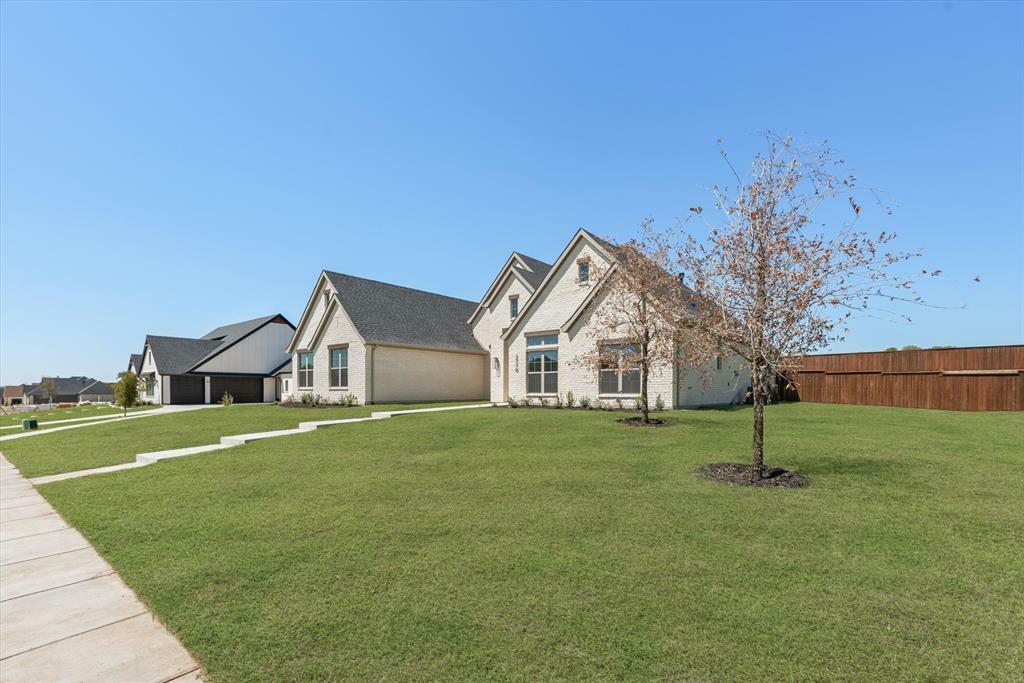 Property Photo:  226 Oakmont Drive  TX 76052 