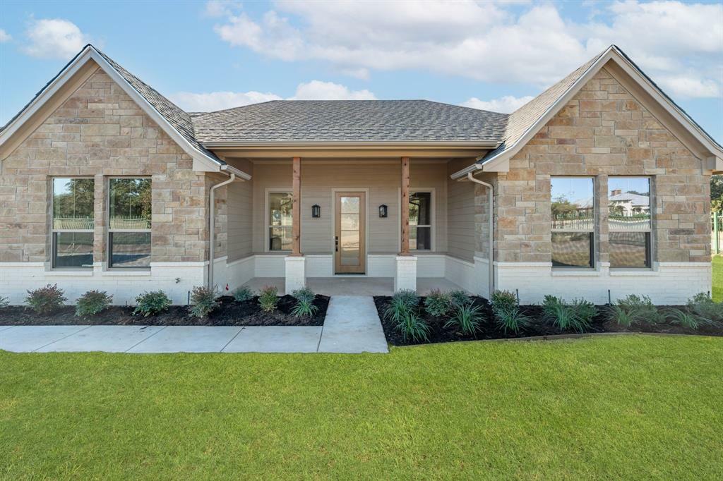 Property Photo:  115 Creekside Drive  TX 76043 