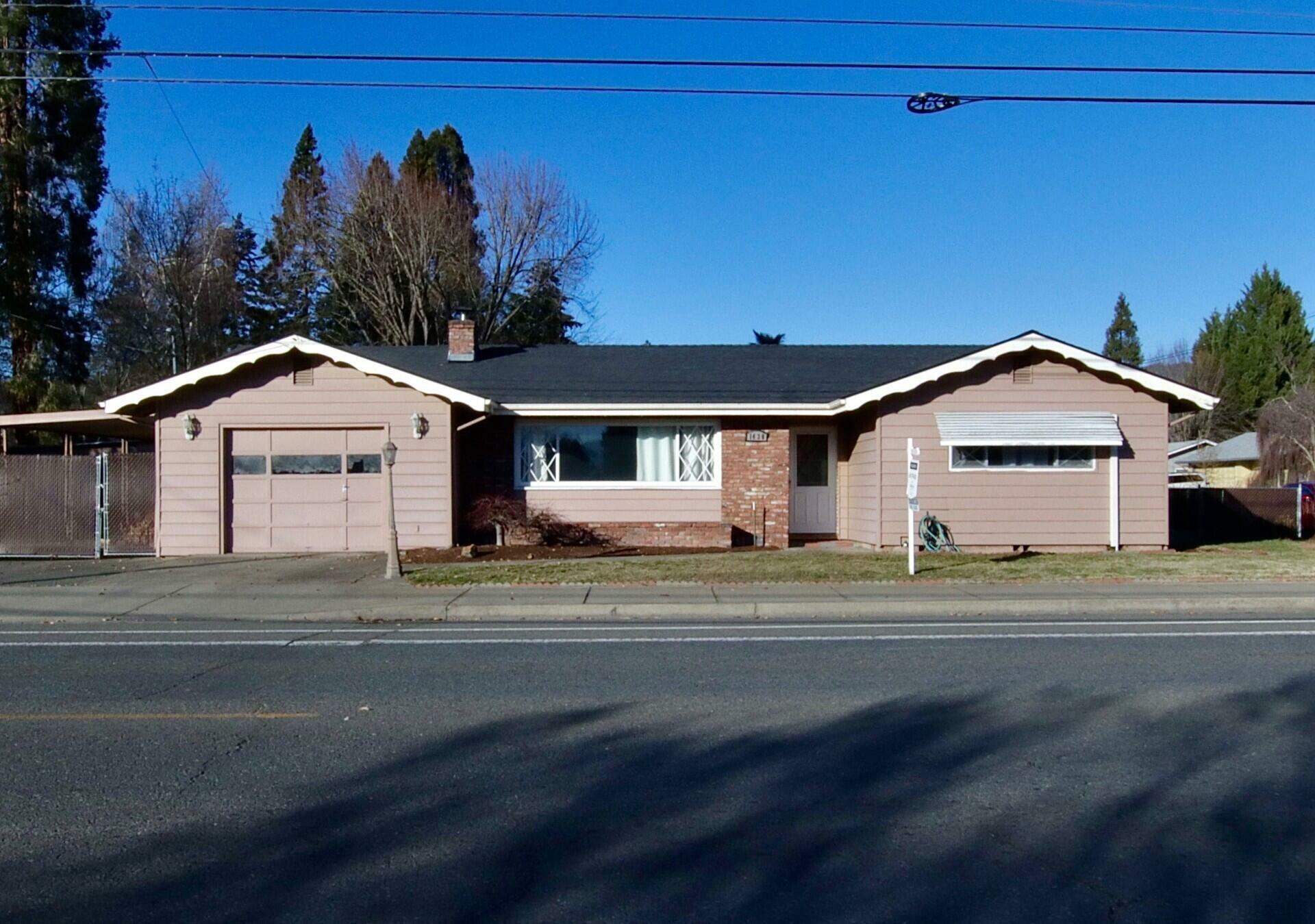 Property Photo:  1430 SW Bridge Street  OR 97526 