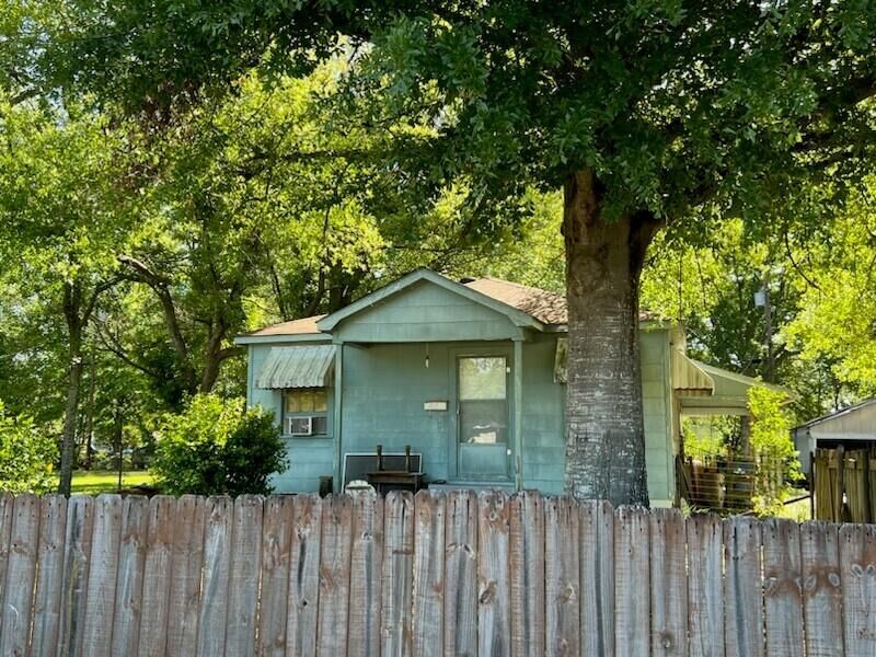 Property Photo: 510 N Texas St LA 70634