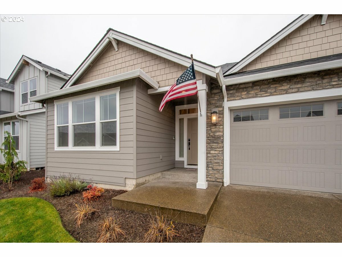 Property Photo:  848 SE 36th St  WA 98604 