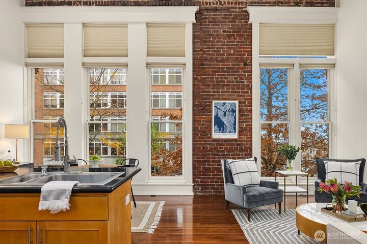 Property Photo:  2324  1st Avenue 202  WA 98121 