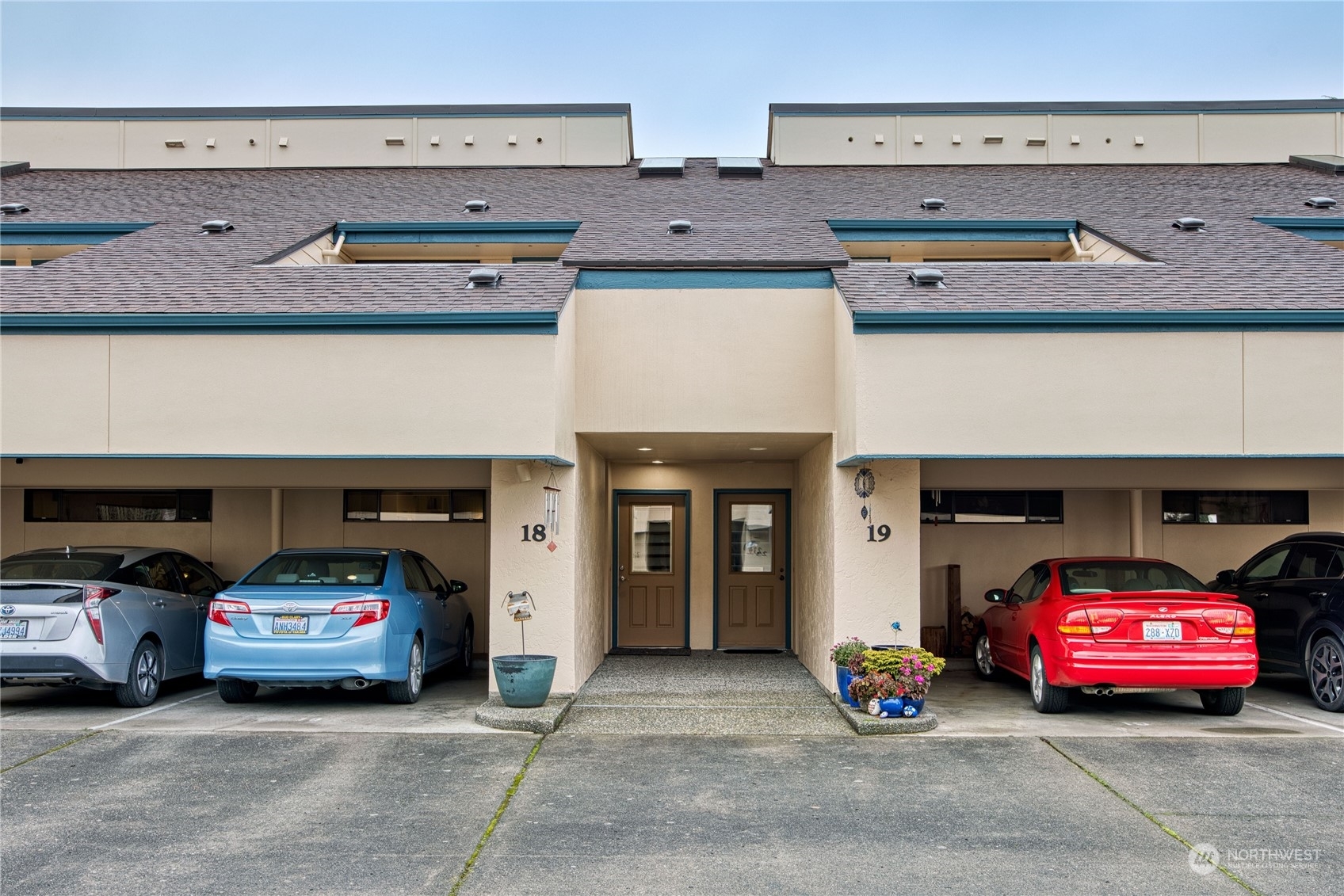 Property Photo:  300 N Sequim Avenue 18  WA 98382 