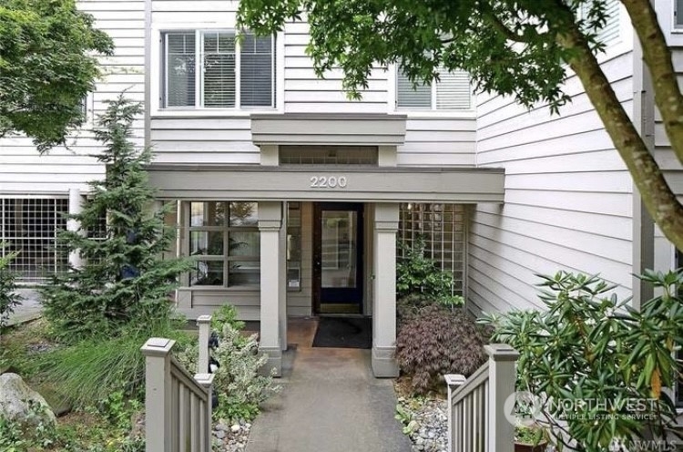 Property Photo:  2200 Thorndyke Avenue W 207  WA 98199 