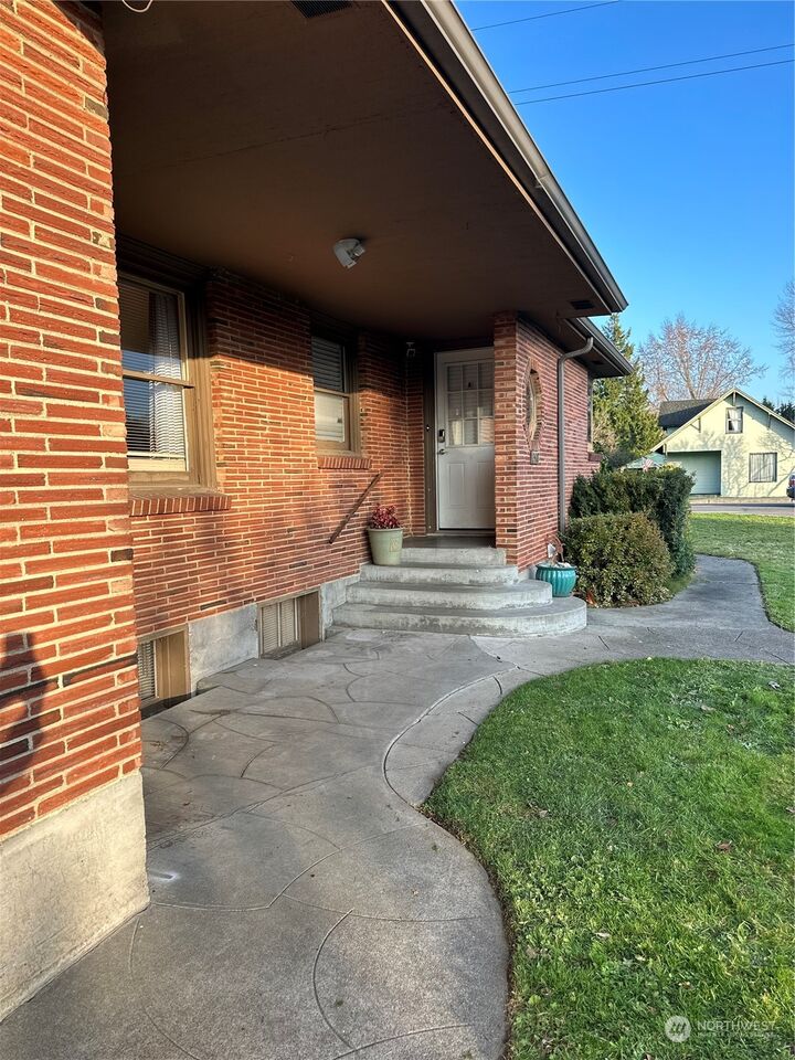 2418  Circle Drive E  Fife WA 98424 photo