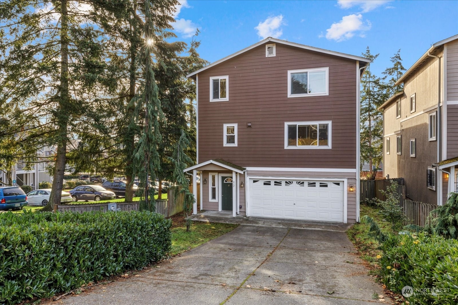 Property Photo:  617 SW 4th Place  WA 98057 