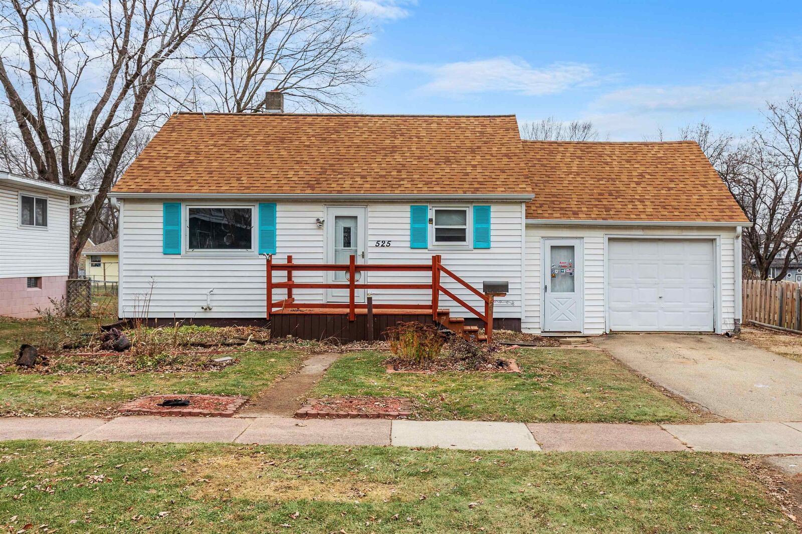 Property Photo:  525 E Washington Street  WI 54961-1956 