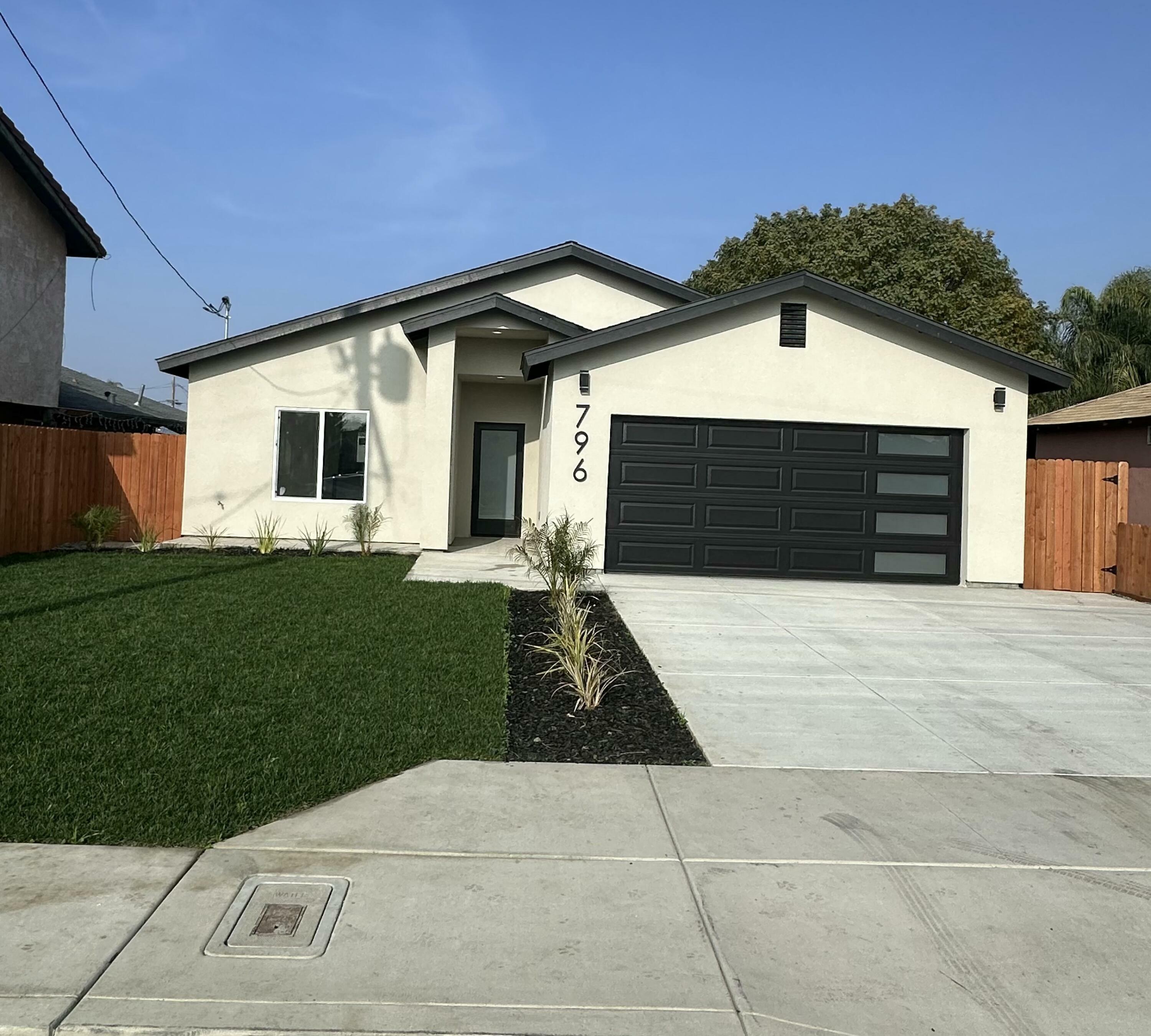 Property Photo:  796 E Tulare Avenue  CA 93219 