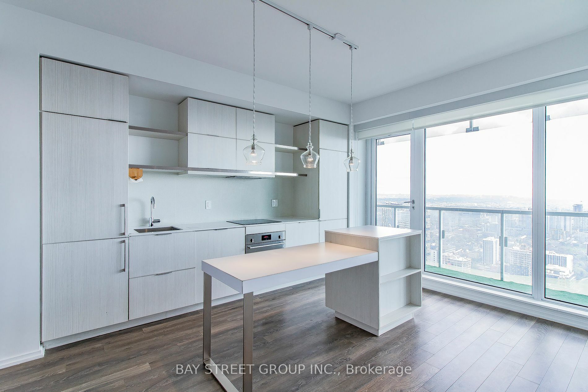 Property Photo:  197 Yonge St 5504  ON M5B 1M4 