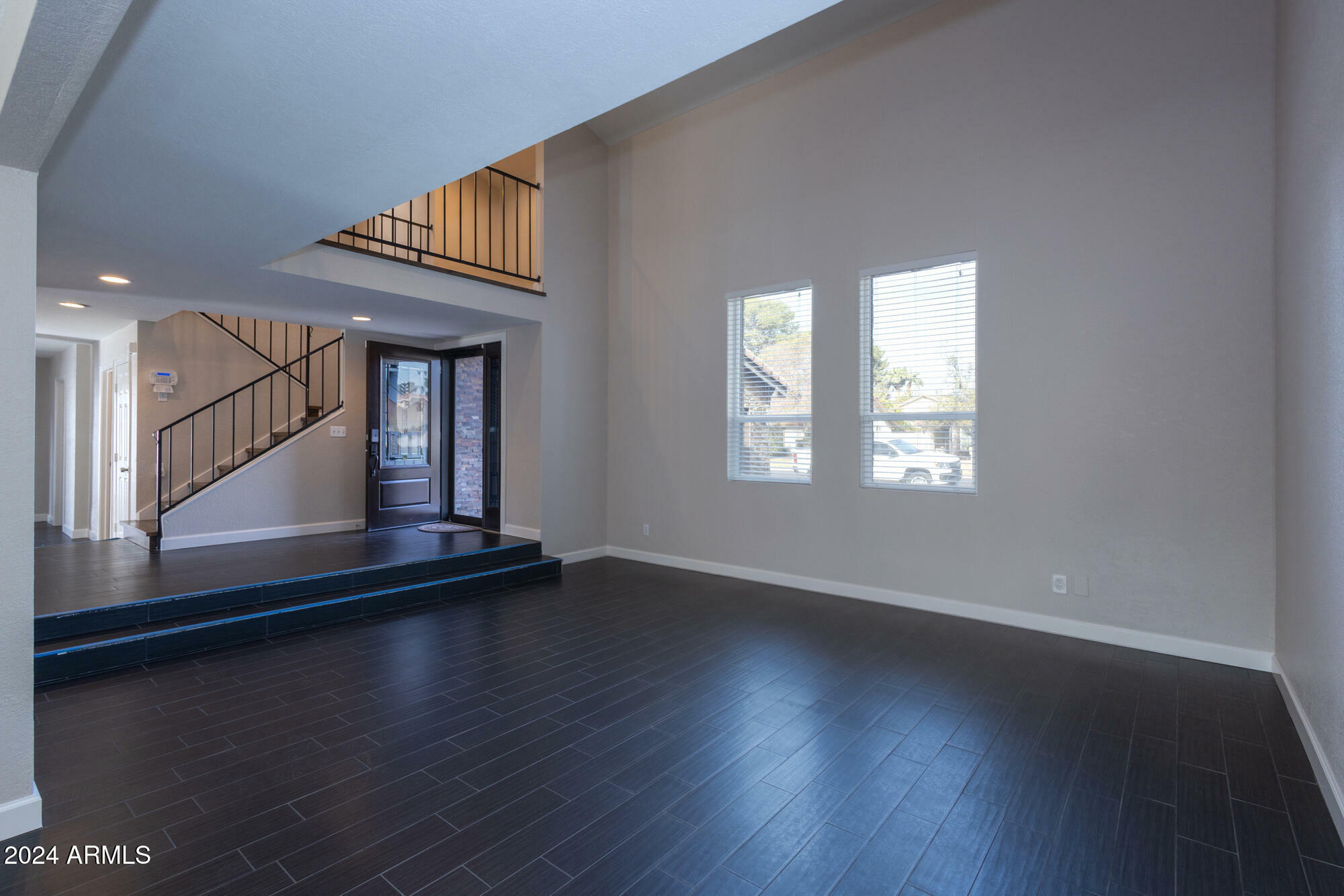 Property Photo: 933 E Driftwood Drive AZ 85283