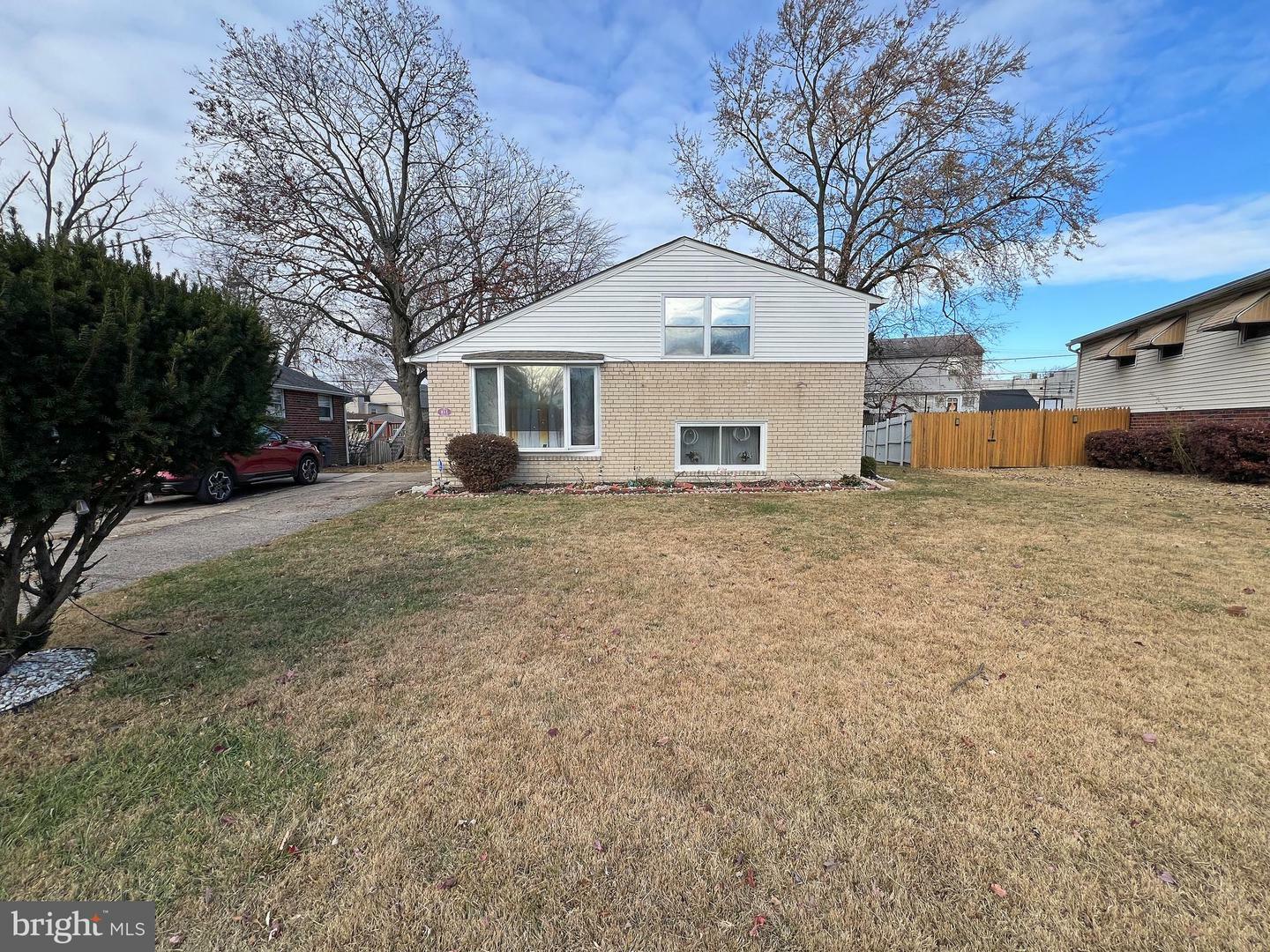 Property Photo:  811 Willow Avenue  PA 19018 