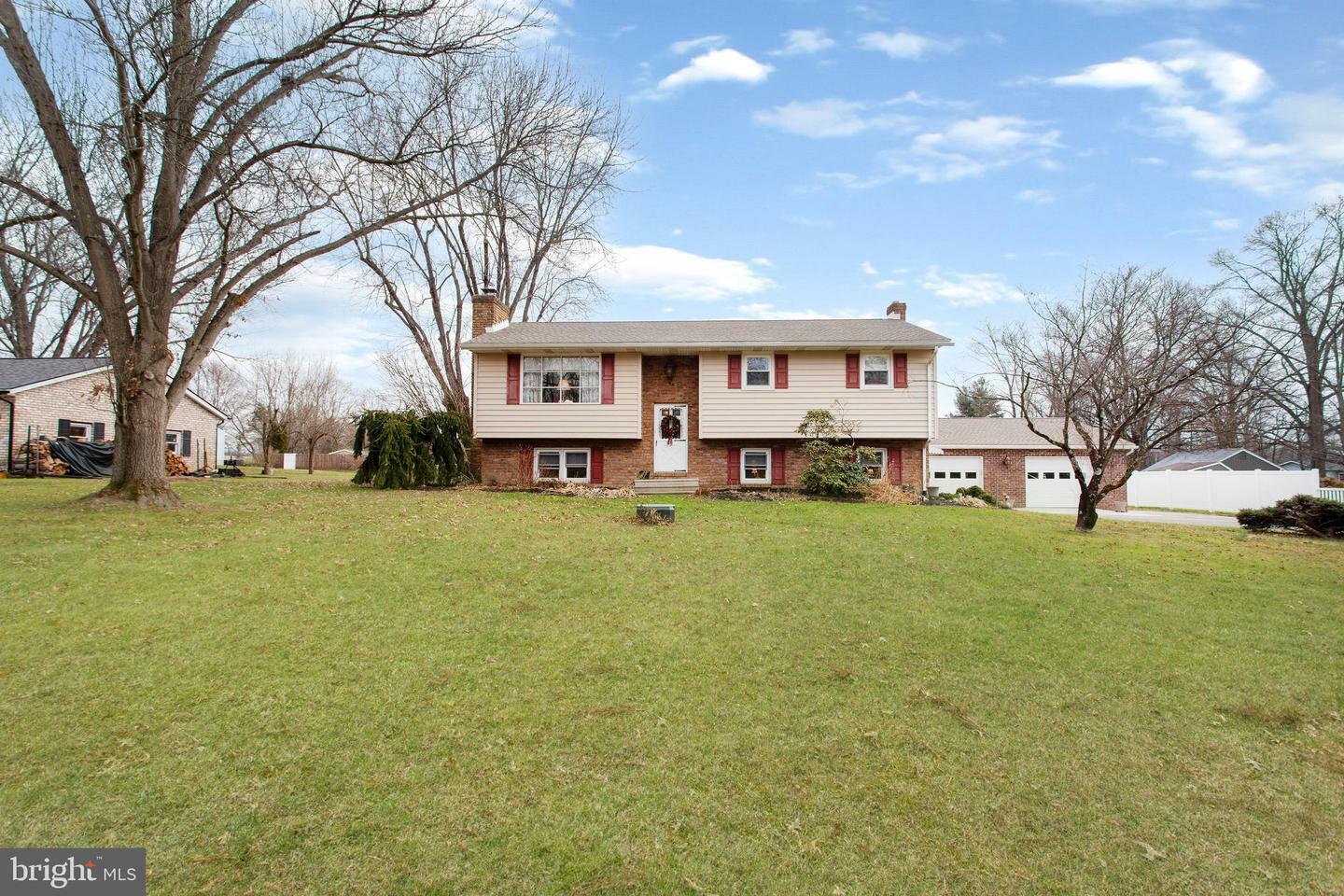 Property Photo:  740 Forest Drive  PA 17301 