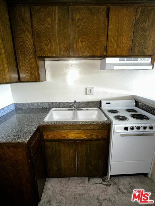 Property Photo:  3422 Maricopa St 101  CA 90503 