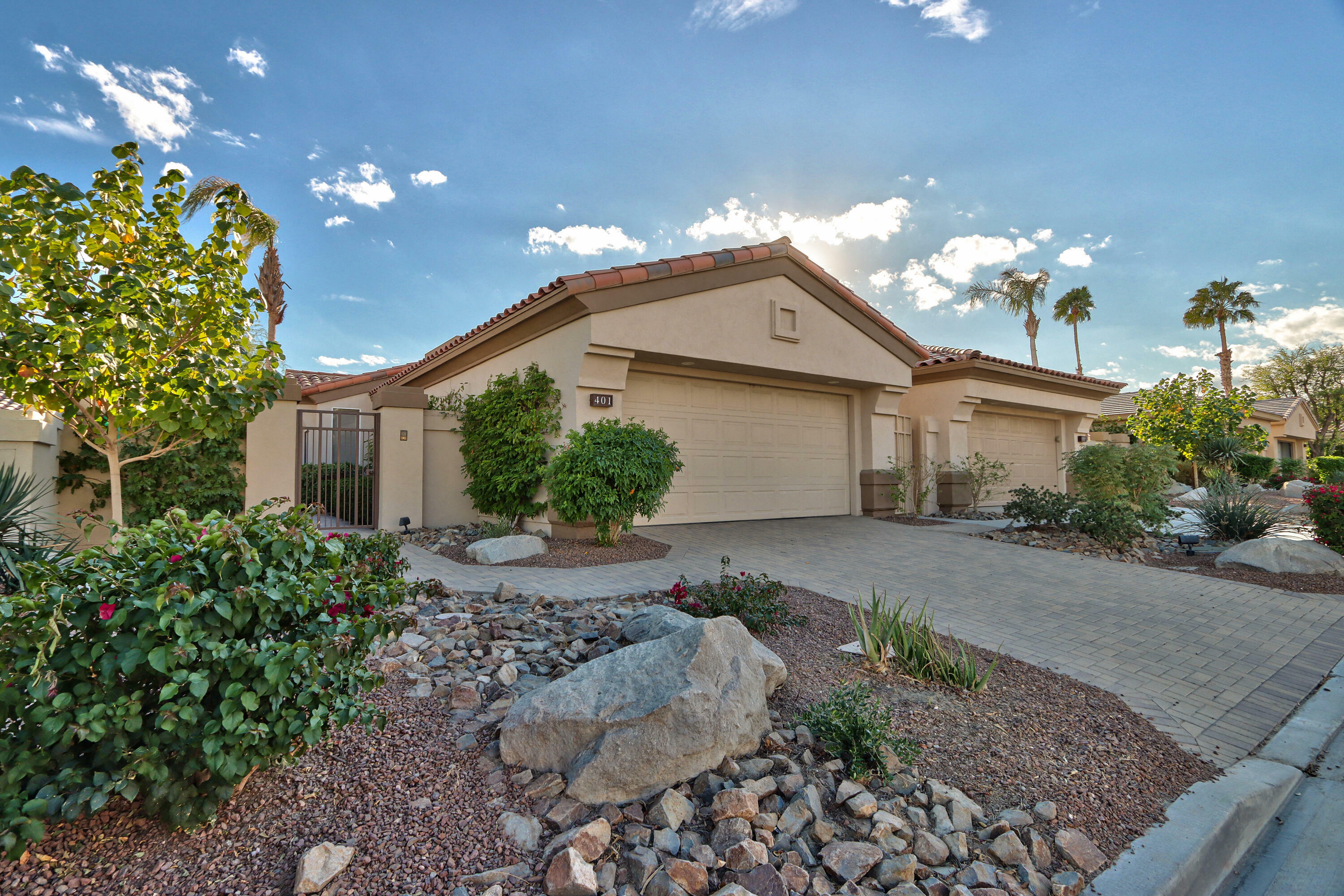 Property Photo:  401 Desert Holly Drive  CA 92211 