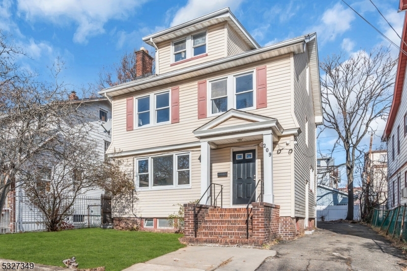 Property Photo:  209 Vassar Ave  NJ 07112 