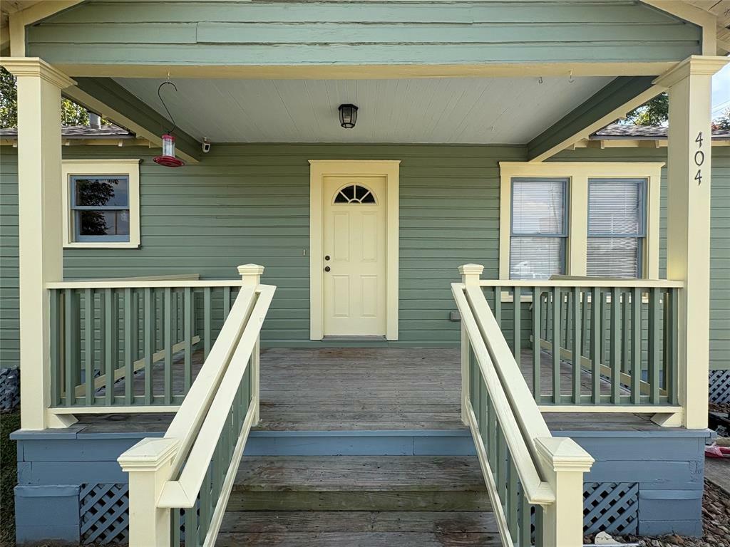 Property Photo:  404 E 29th Street  TX 77008 