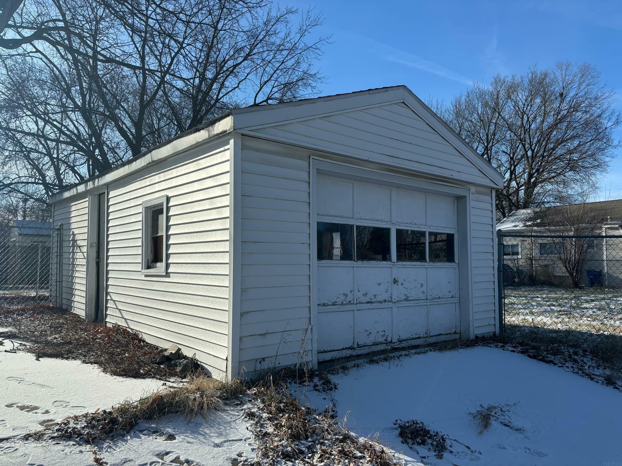 Property Photo:  200 Moir Street  IA 50701 