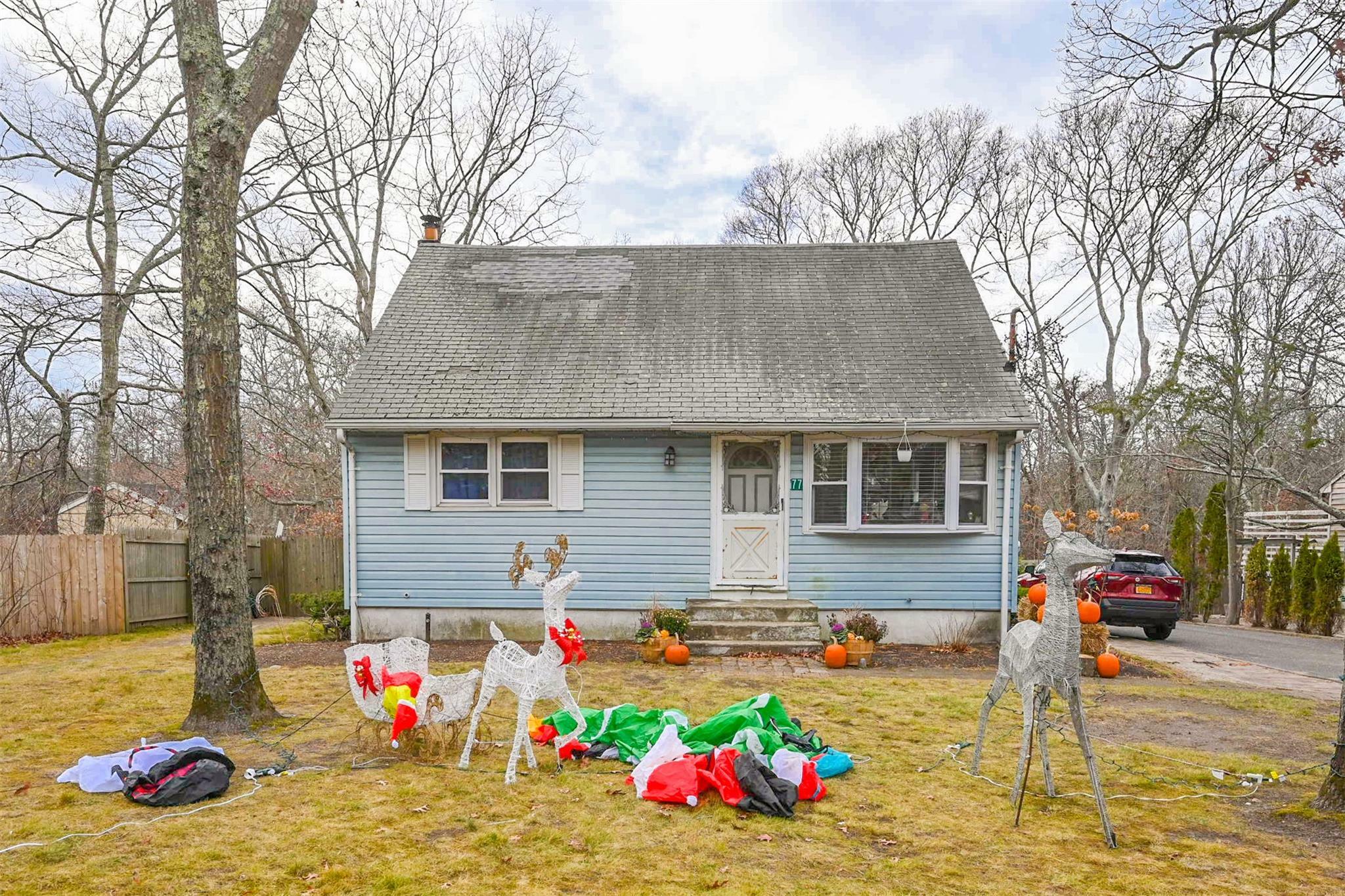 Property Photo:  77 Peters Lane  NY 11978 