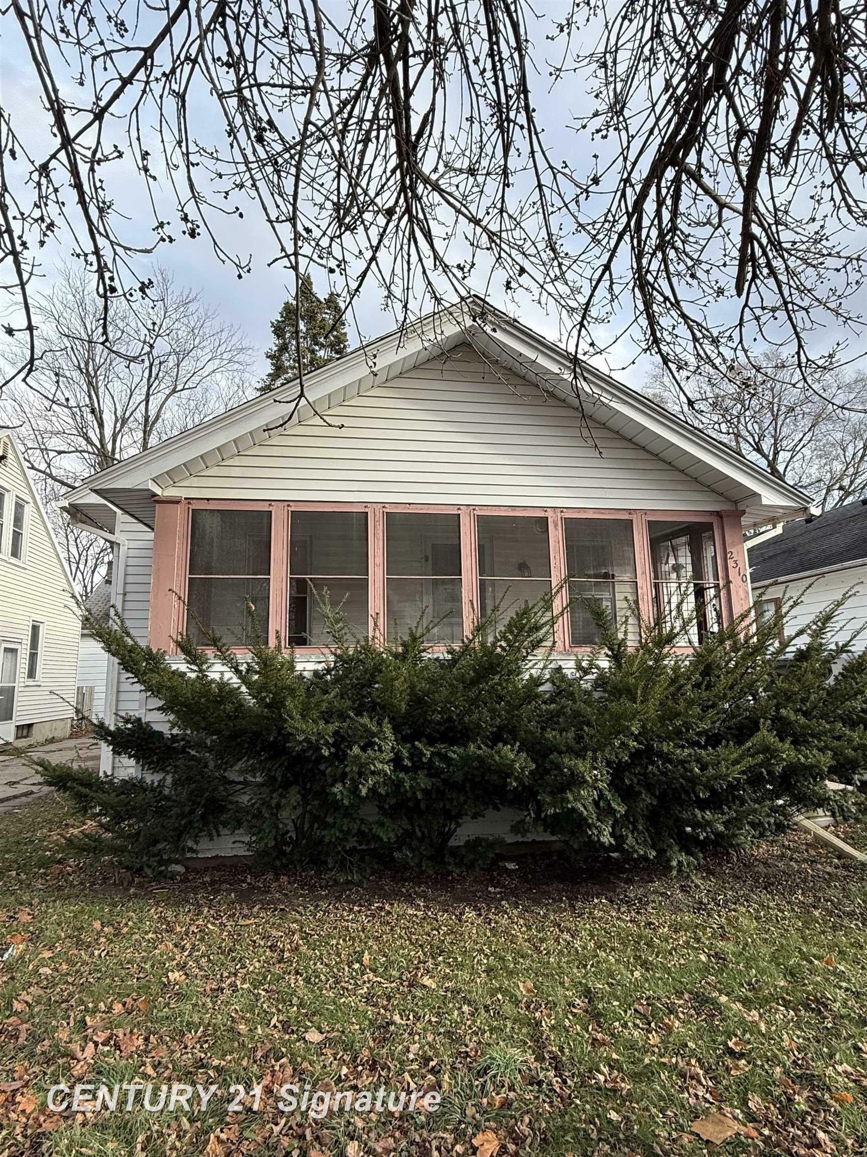 Property Photo:  2310 N Clinton Street  MI 48602 