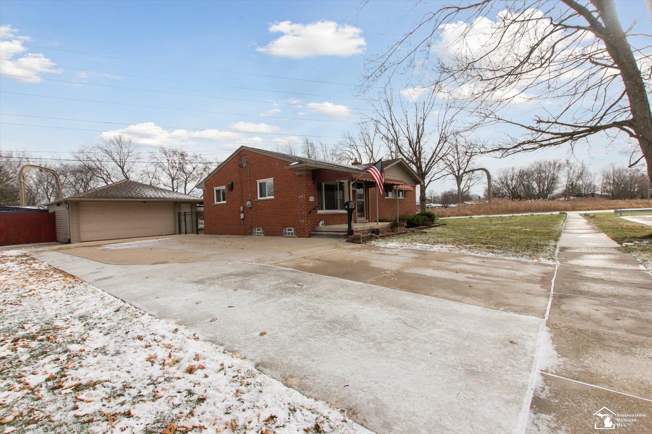 Property Photo:  7653 Shenandoah Avenue  MI 48101 