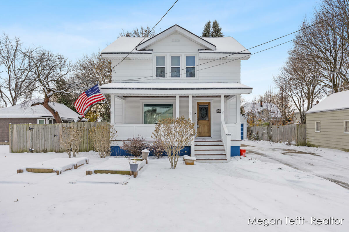 Property Photo:  920 Jones Street NW  MI 49544 