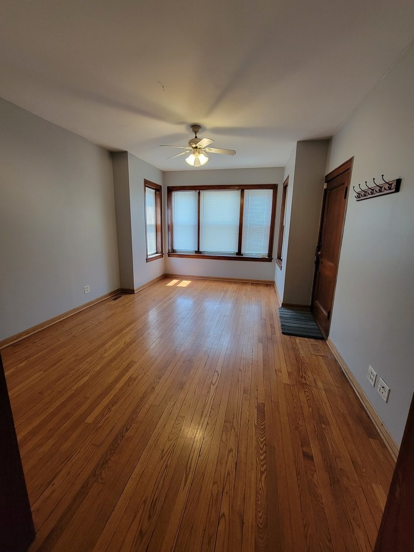 Property Photo:  3017 N Gresham Avenue  IL 60618 