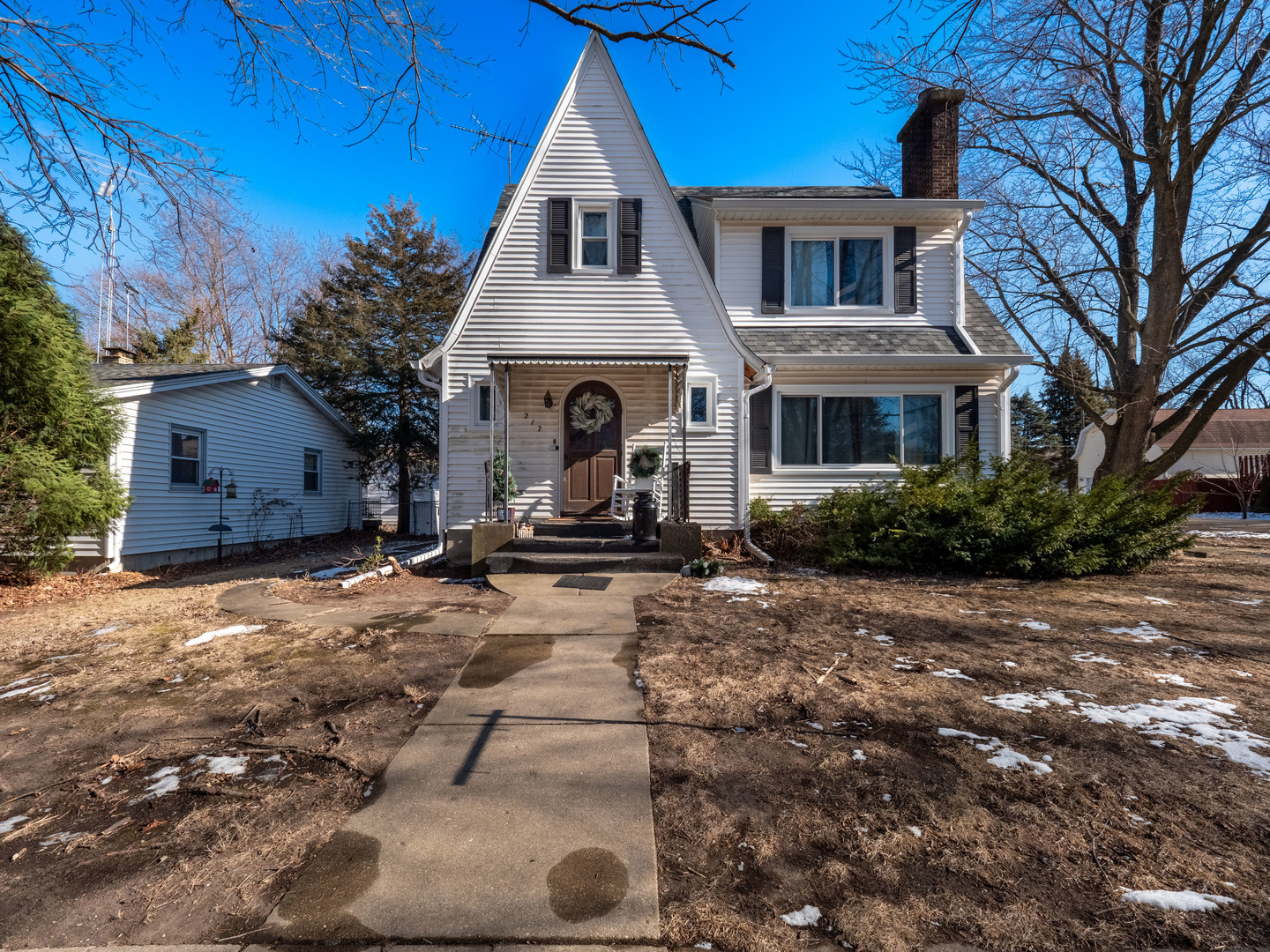 Property Photo: 217 S Linn Street IL 61078