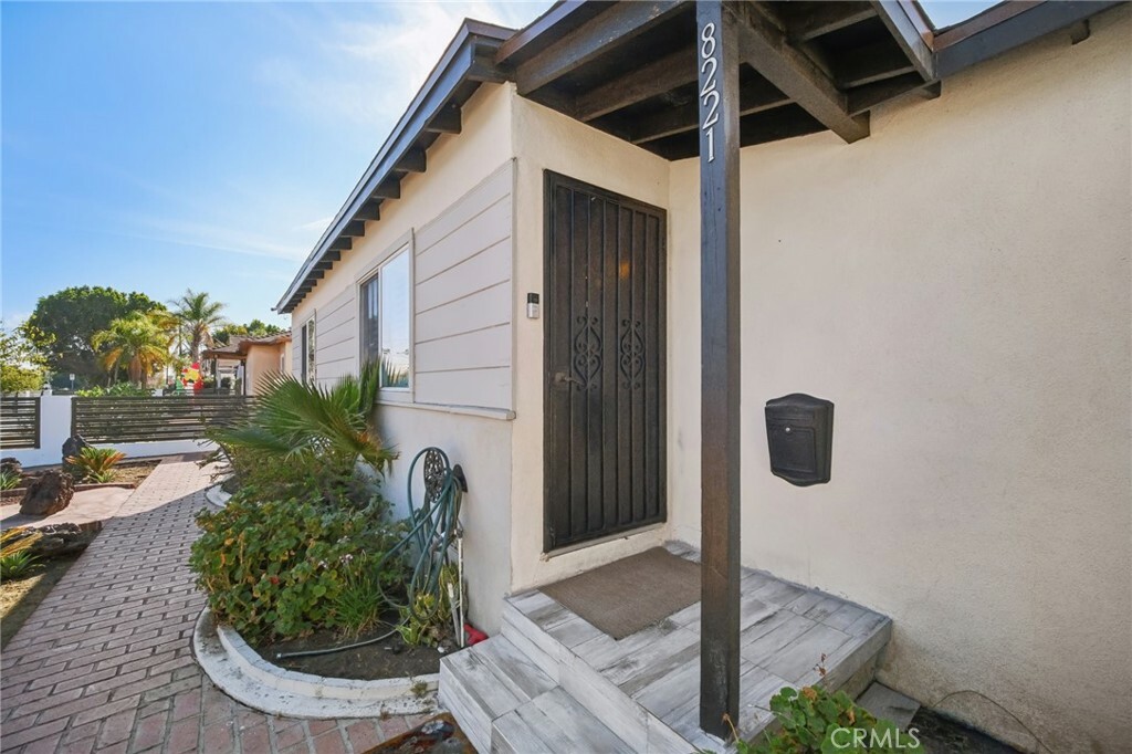 Property Photo:  8221 Whitsett Avenue  CA 91605 