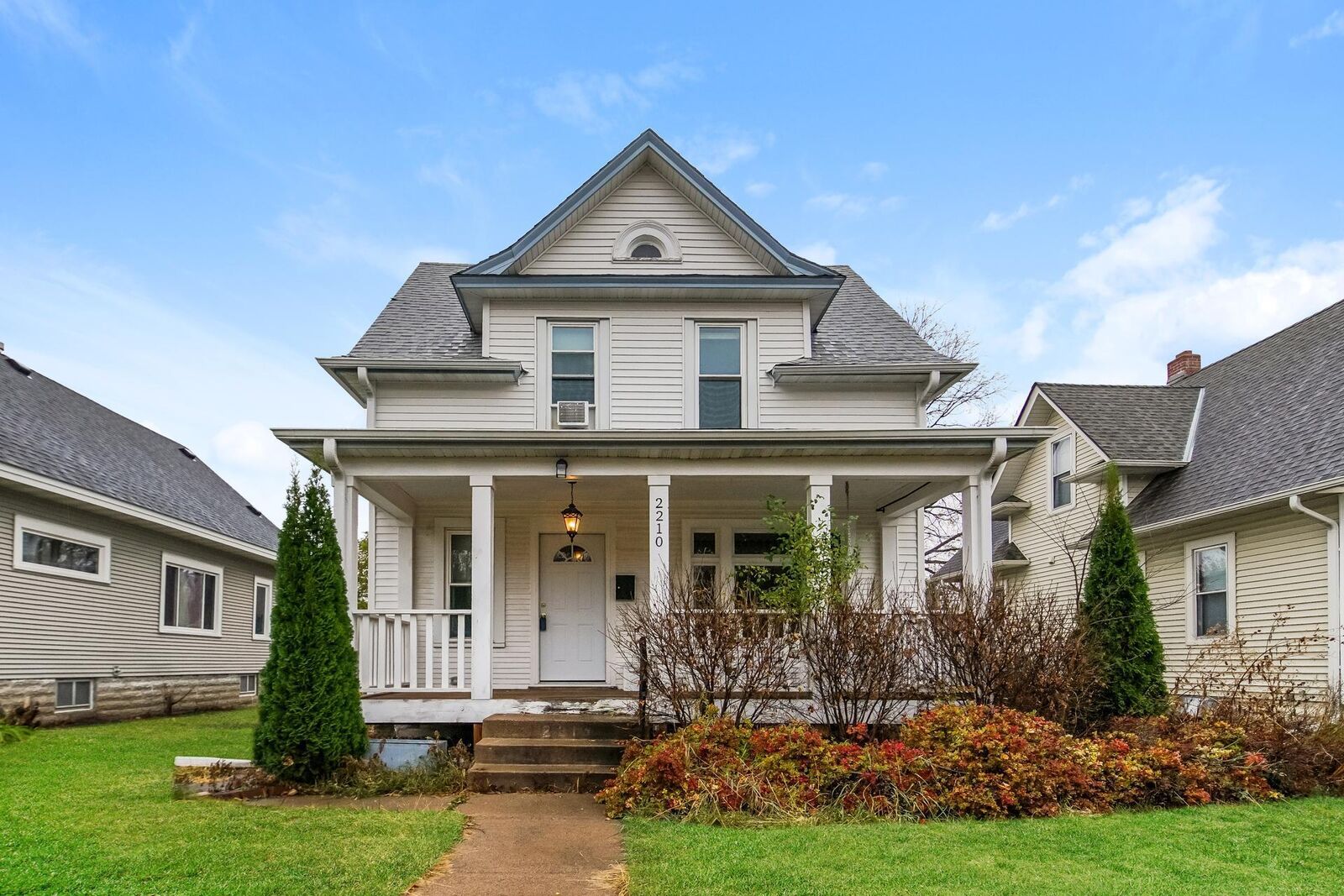 Property Photo: 2210 Queen Avenue N MN 55411