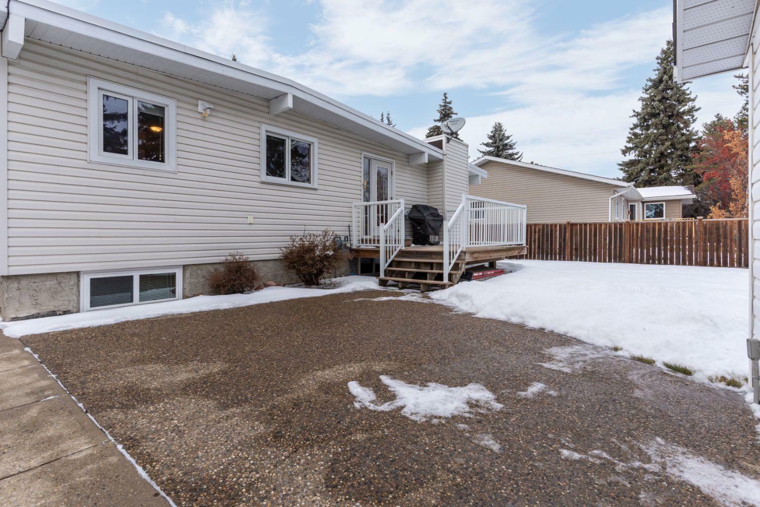 Property Photo:  5003 65 Street  AB T4V 3E6 