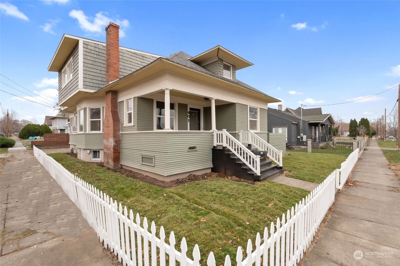 Property Photo:  401  Chase Avenue  WA 99362 