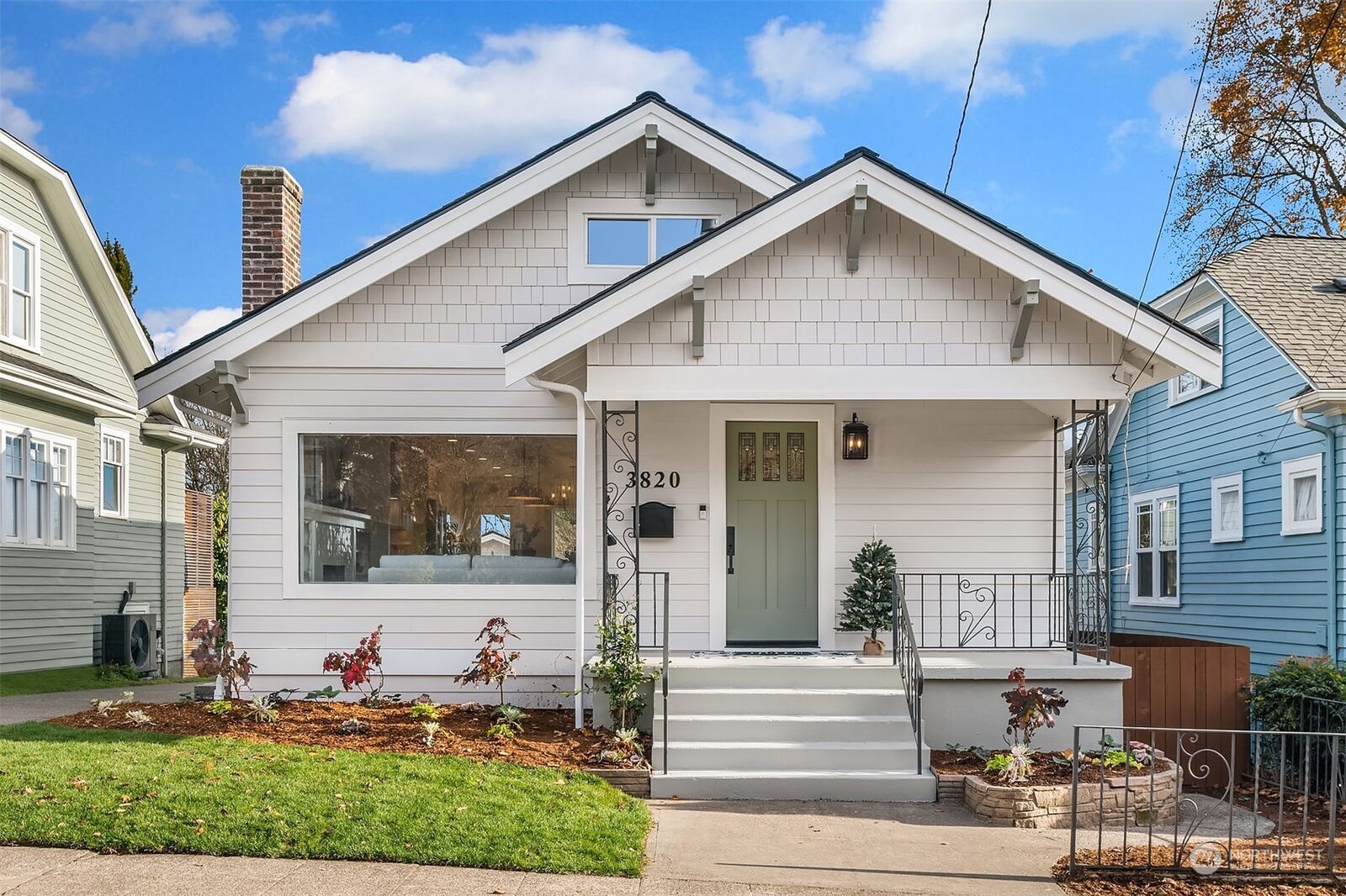 Property Photo: 3820 Burke Avenue N WA 98103