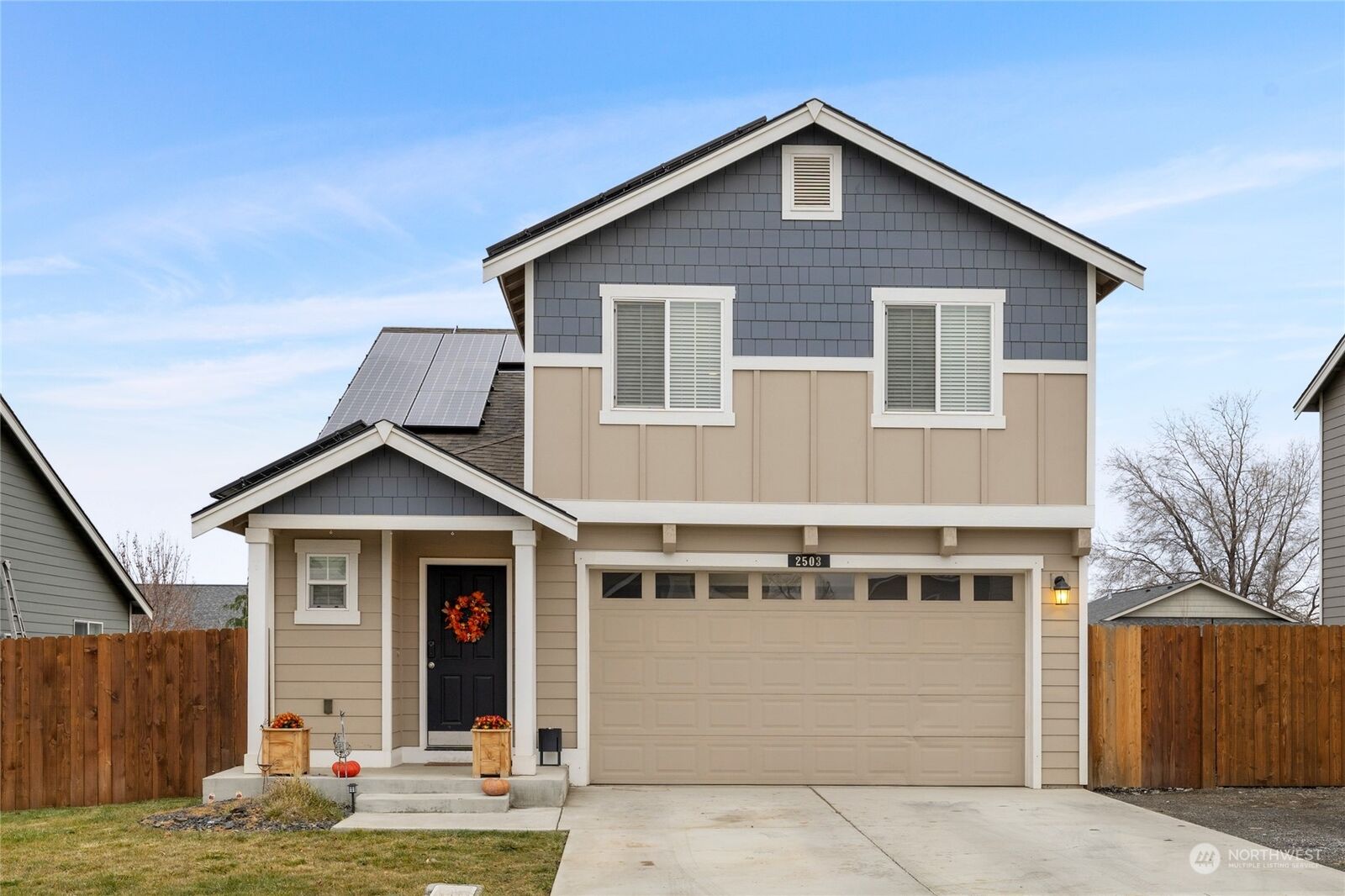 Property Photo:  2503 N McIntosh St  WA 98926 