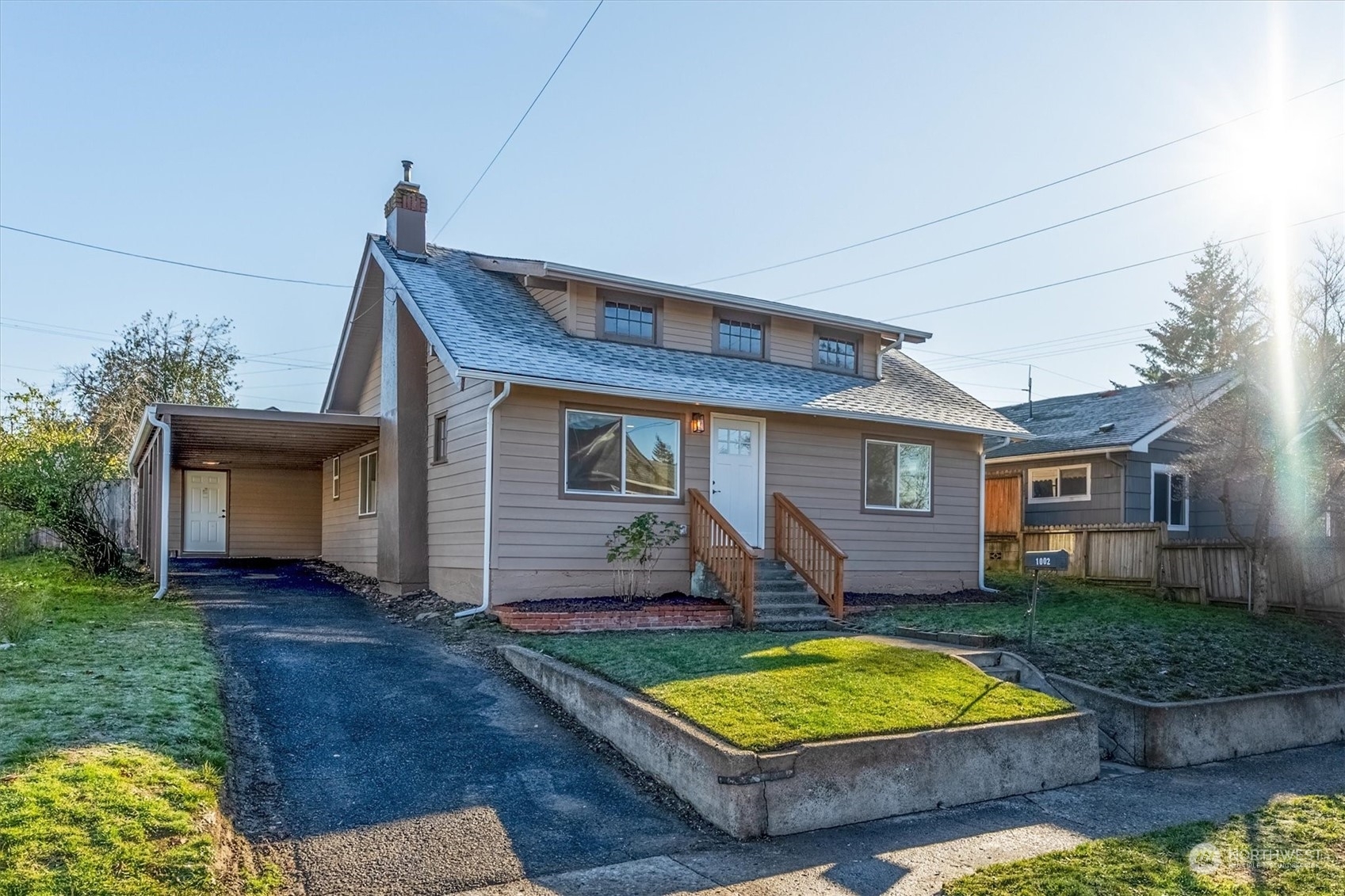 Property Photo:  1002 N 6th Avenue  WA 98626 