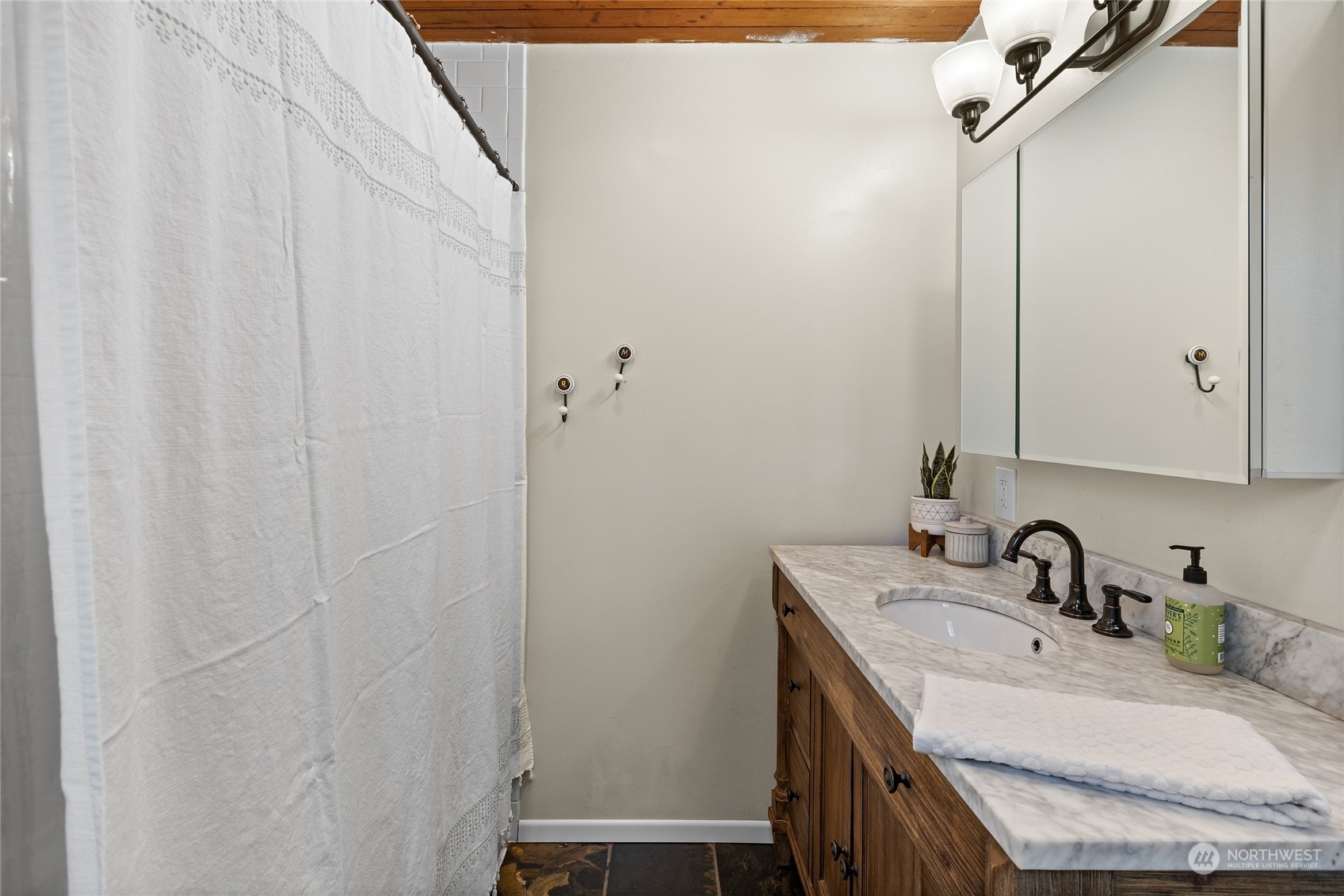 Property Photo:  601  Roslyn Place  WA 98922 