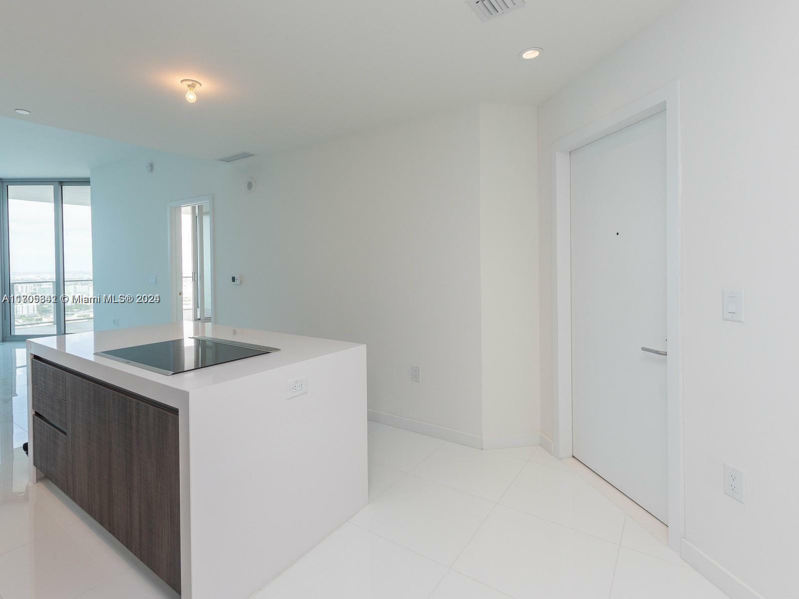 Property Photo:  851 NE 1st Ave 2906  FL 33132 