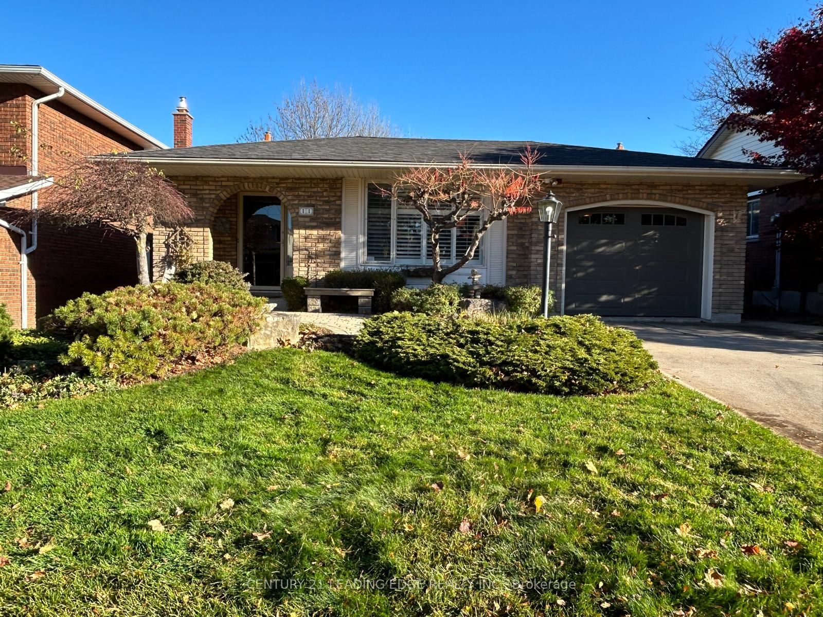 Property Photo:  11 Firenze St  ON L9C 6T2 