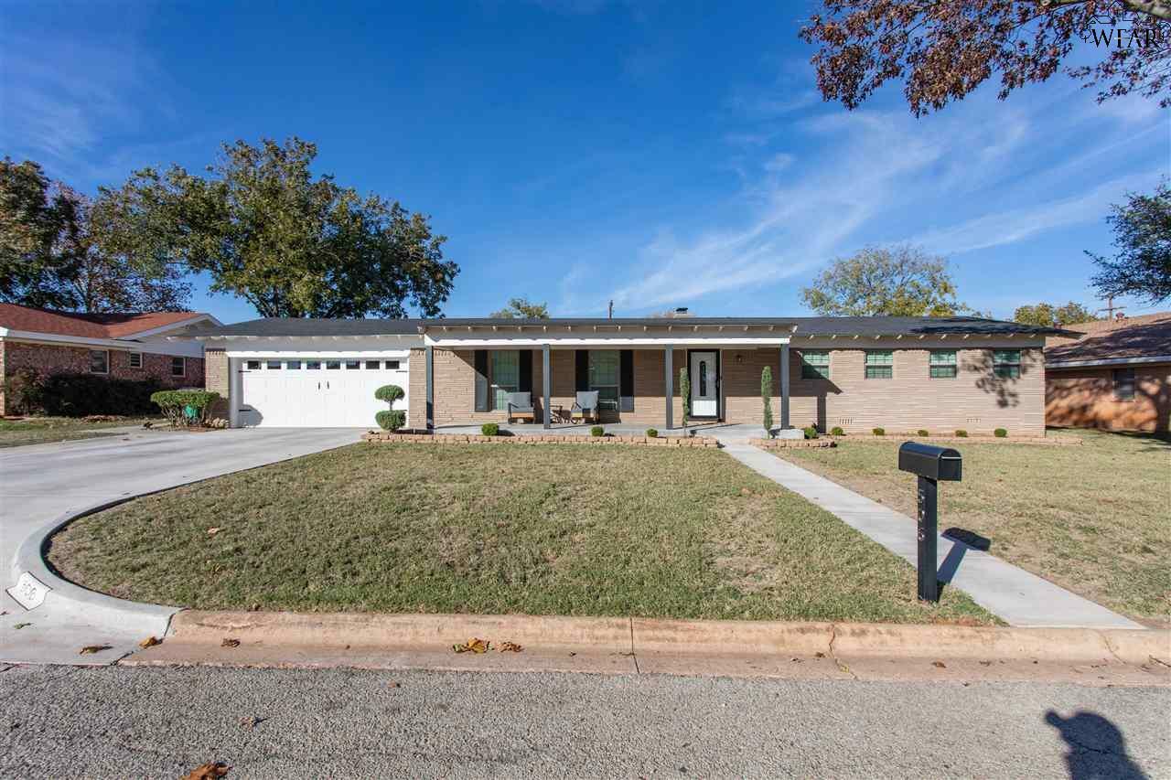 Property Photo:  506 W Clara Avenue  TX 76367 